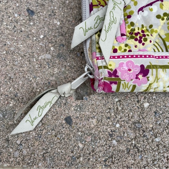 VERA BRADLEY Women’s Quilted Floral Pink Green Clasp Full Zipper Wallet - Picture 5 of 13